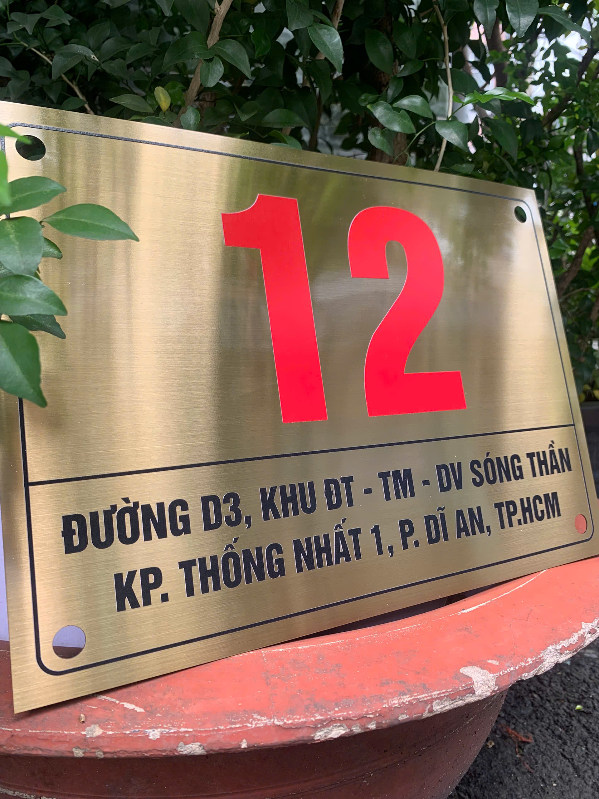 Làm Bảng Hiệu Inox Vàng TPHCM