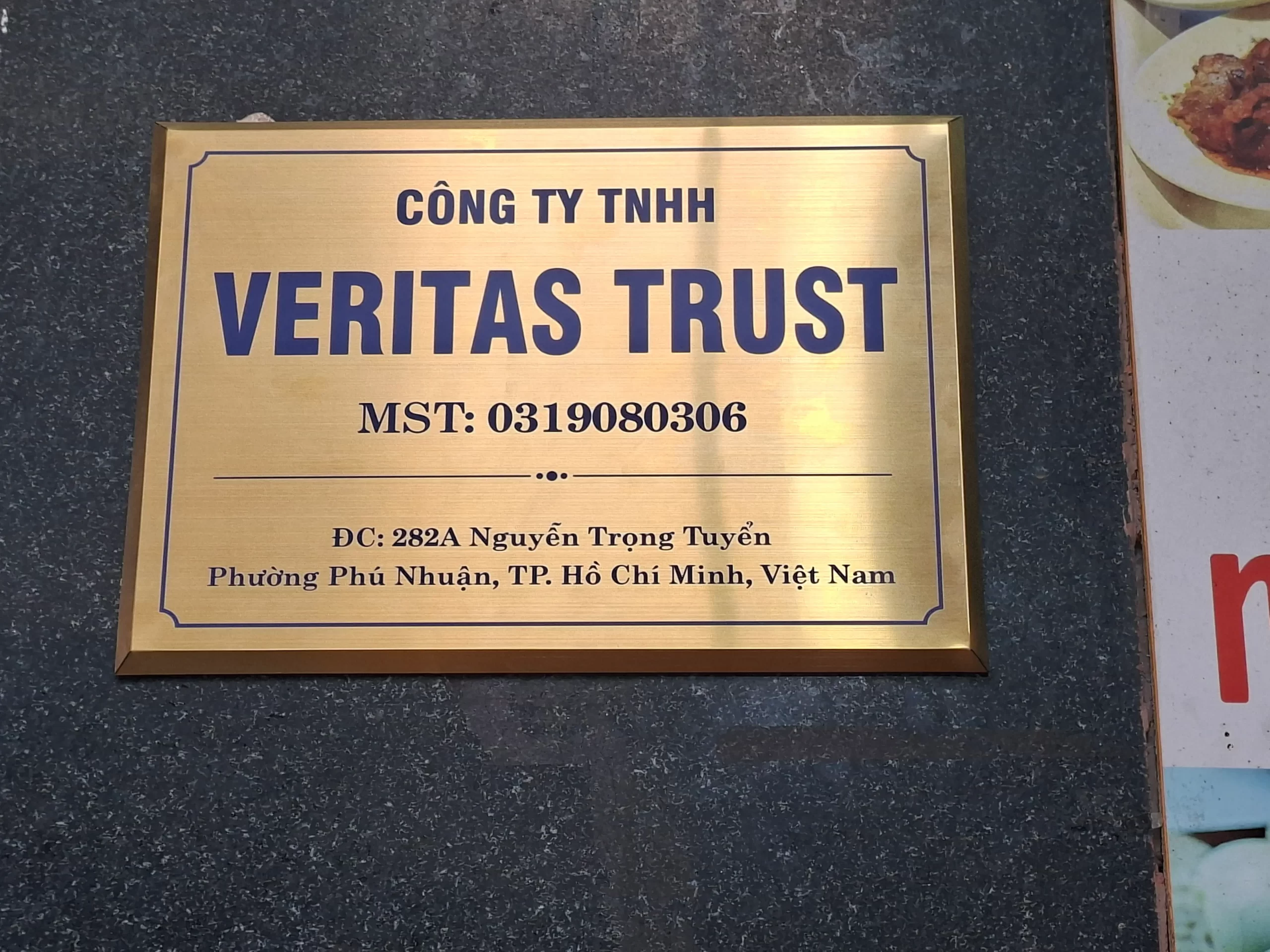 Làm Bảng Hiệu Inox Vàng Xước TPHCM