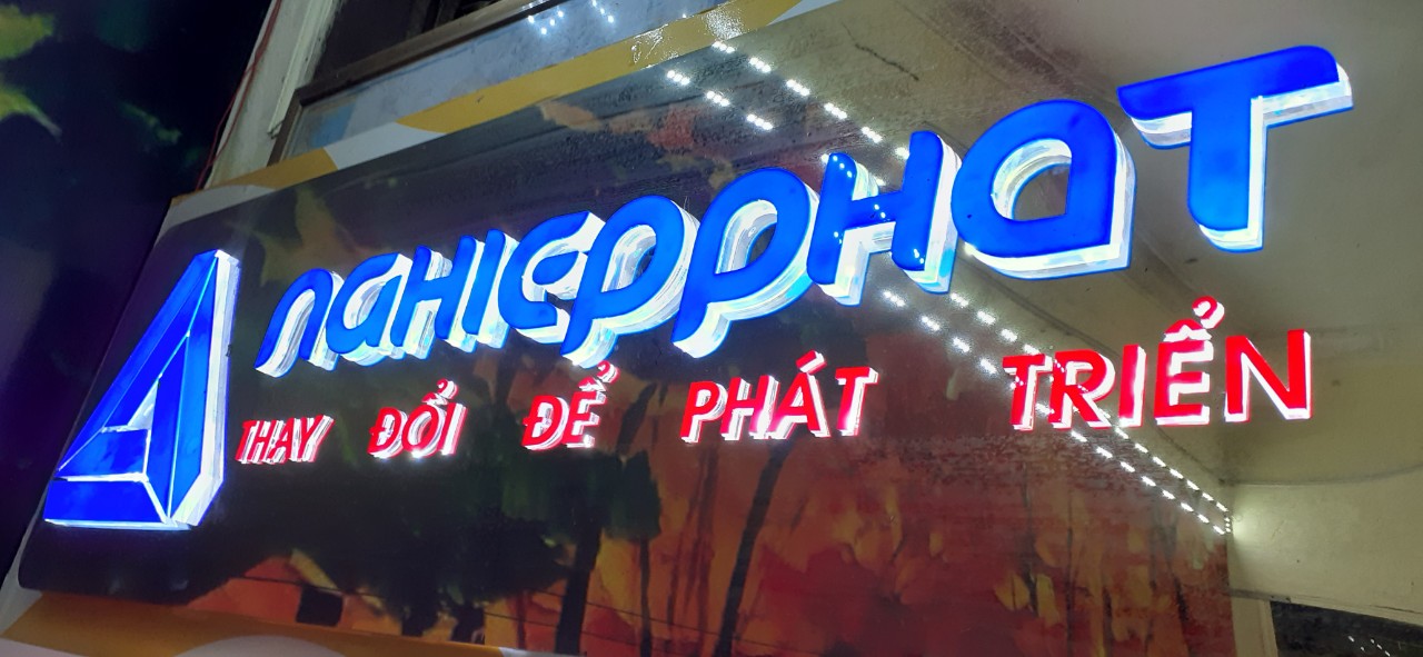 Thi Công Bảng Hiệu Logo Mica Đẹp