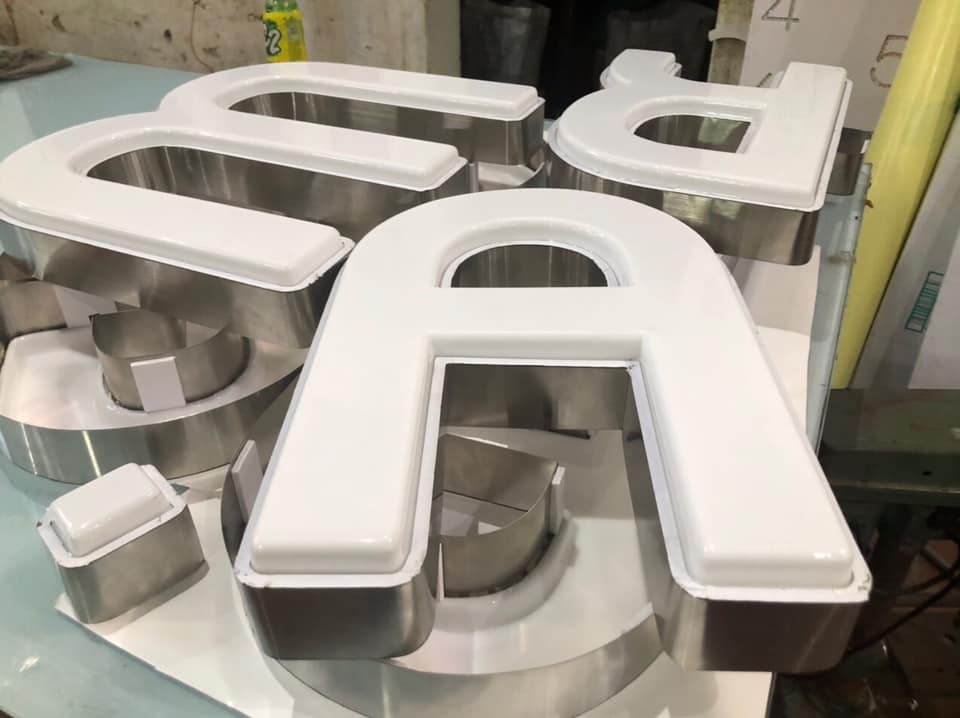 Chữ Nổi Mica Viền Inox