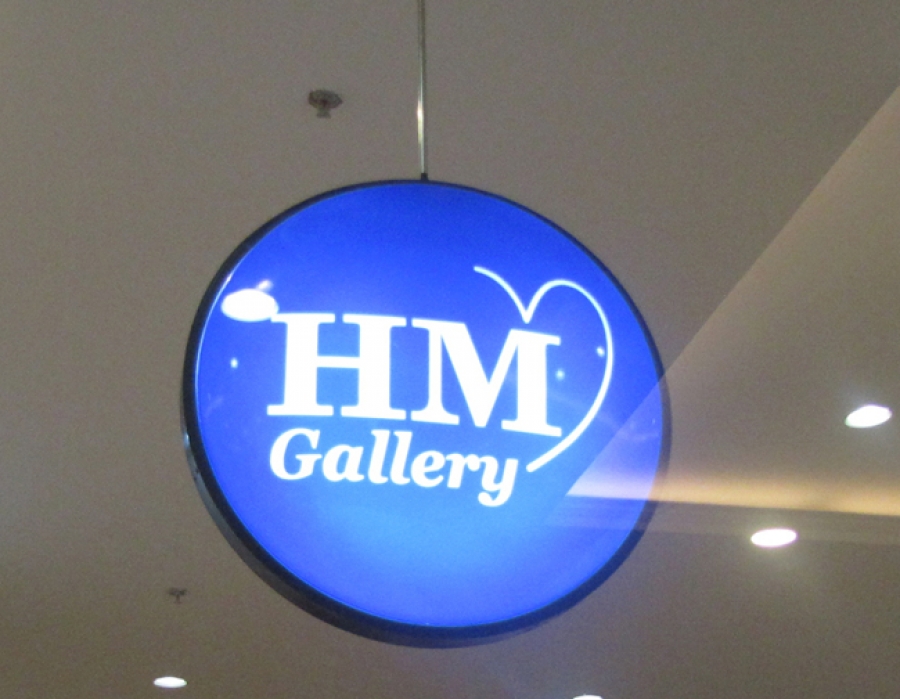 Bảng Hiệu Mica Hút Nổi
