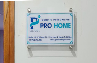 Bảng hiệu mica trong