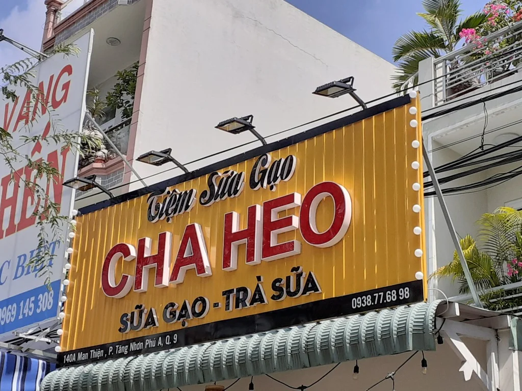 Biển quảng cáo tôn sóng
