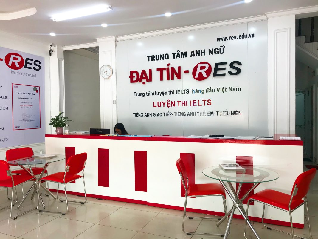 Biển quảng cáo trung tâm ngoại ngữ
