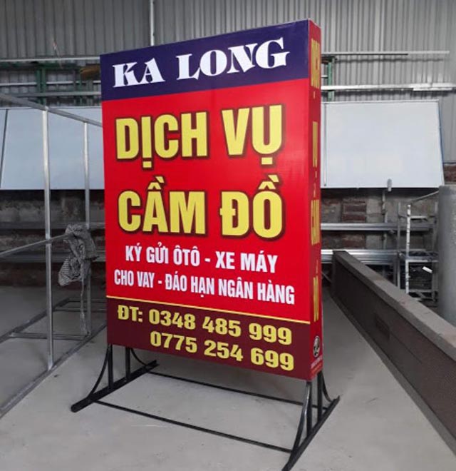 Bảng quảng cáo có chân