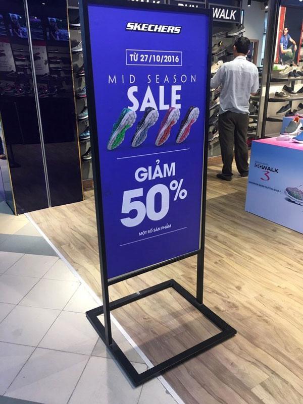 Bảng quảng cáo có chân