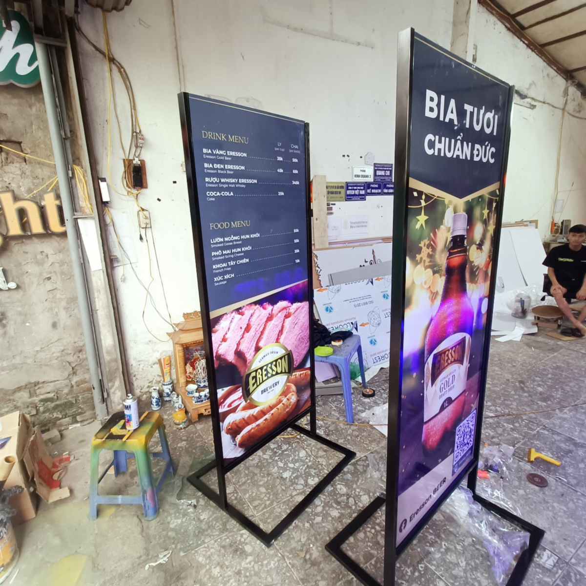 Bảng quảng cáo có chân