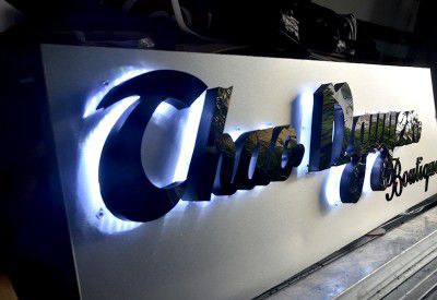 Bảng hiệu mica có đèn
