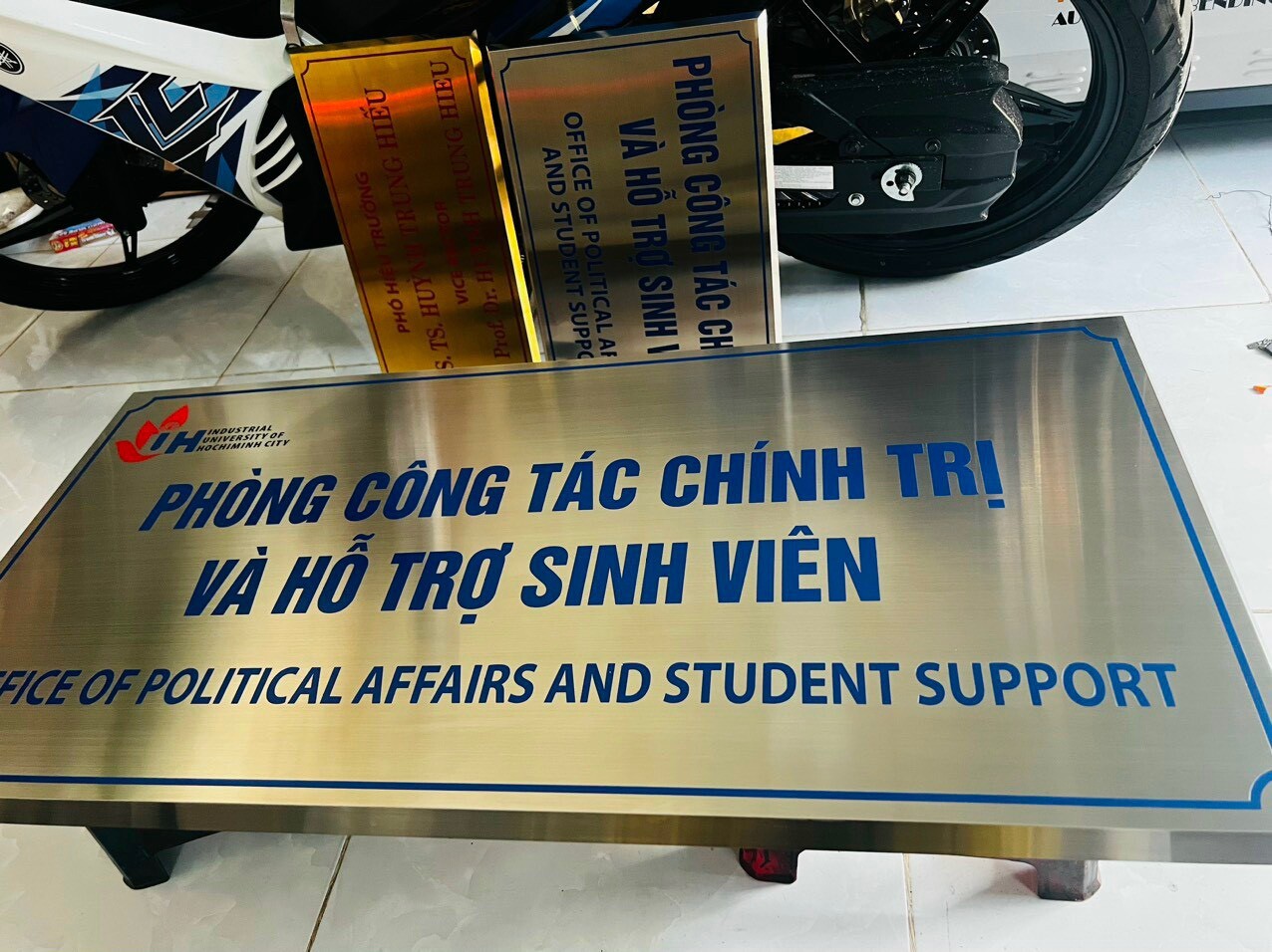 Làm Bảng Hiệu Inox TP.HCM
