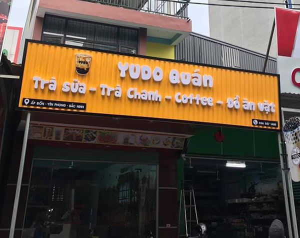 Biển hiệu quán trà sữa