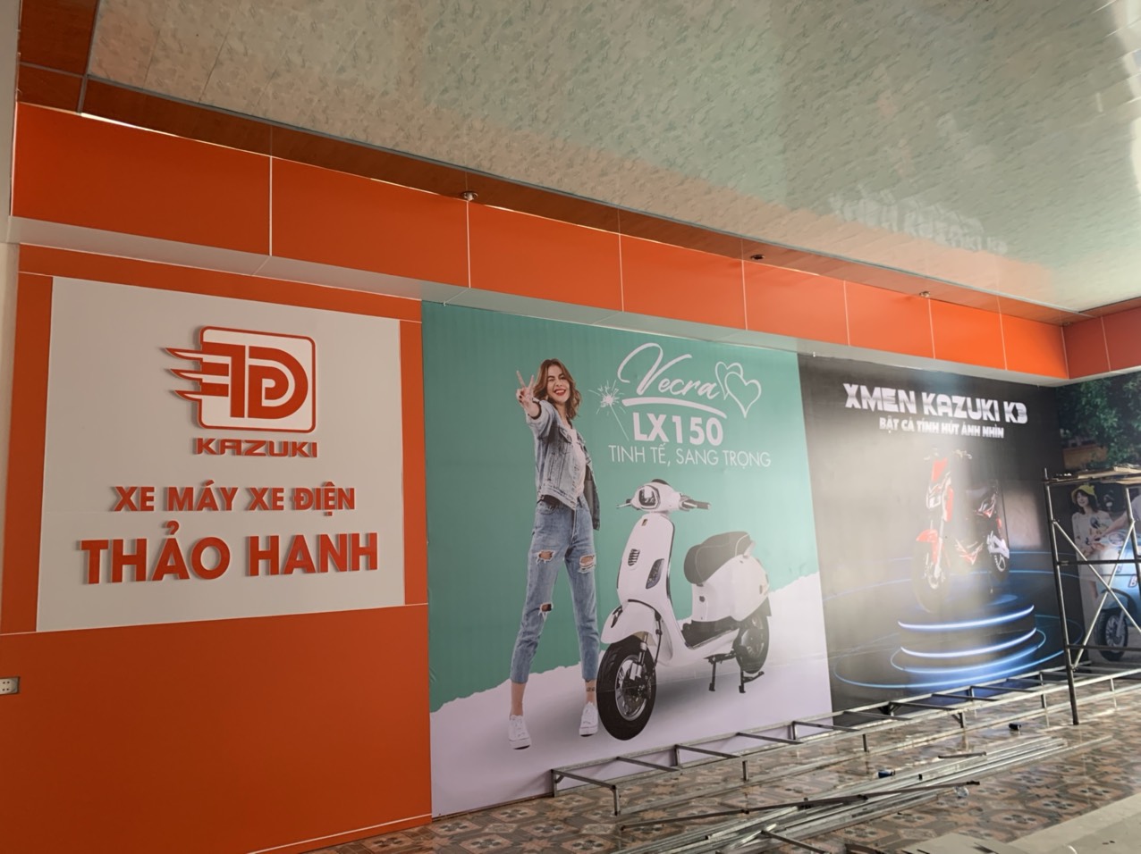 Biển quảng cáo xe điện