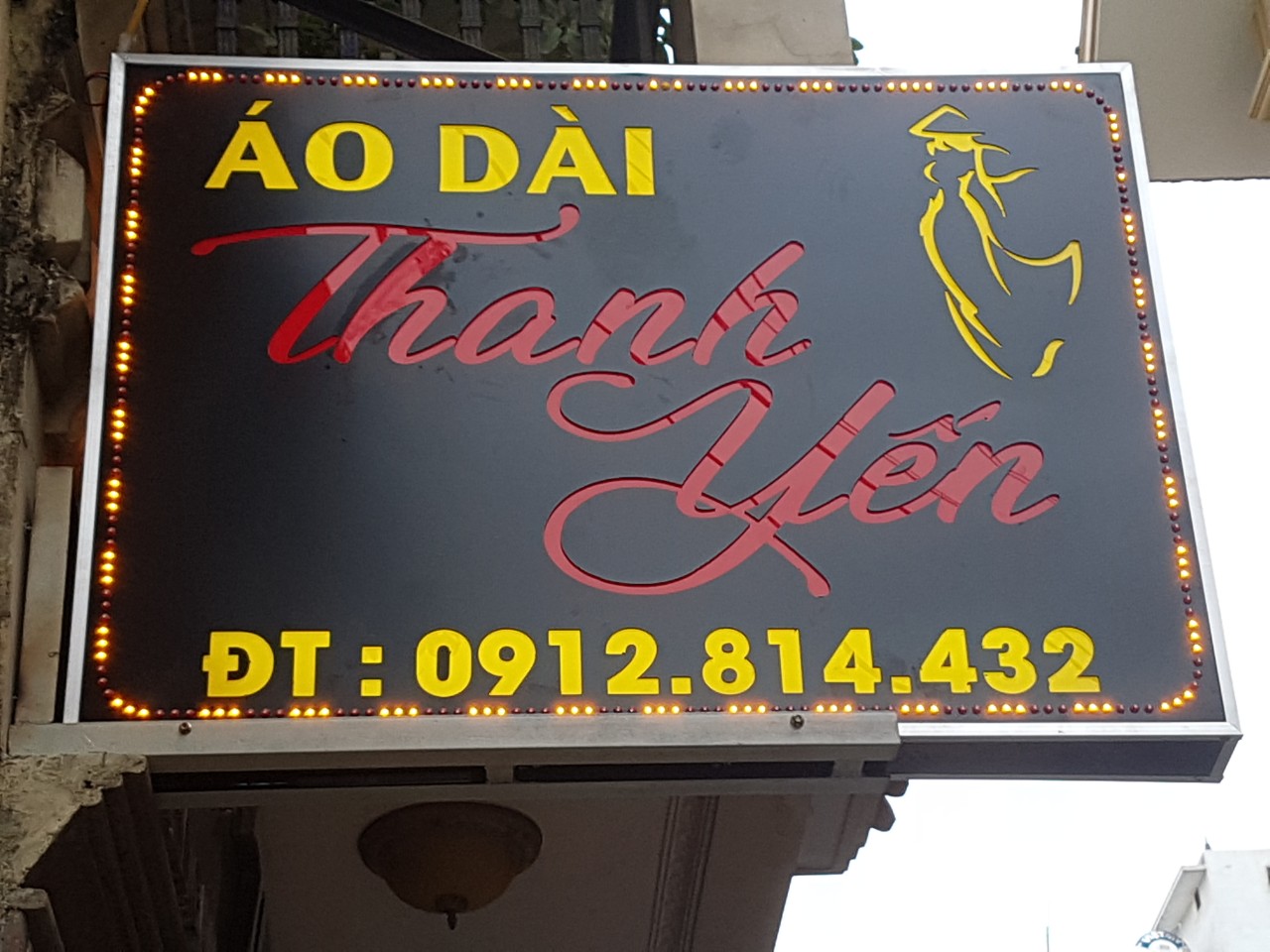 Biển hiệu hộp đèn mica