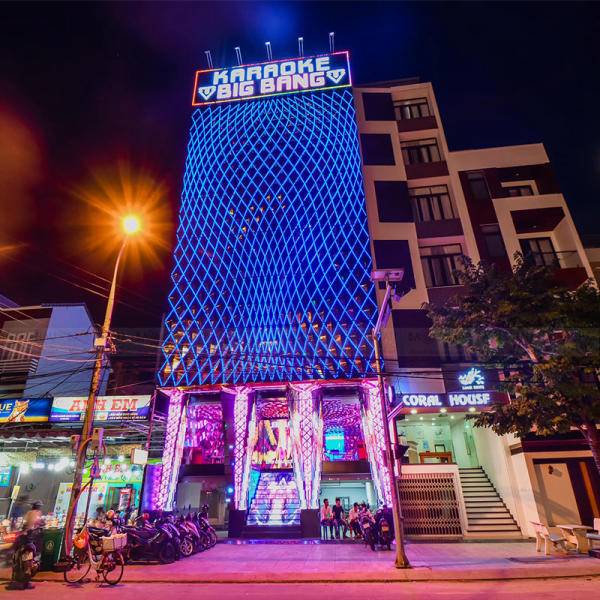 Trang trí bảng hiệu đẹp