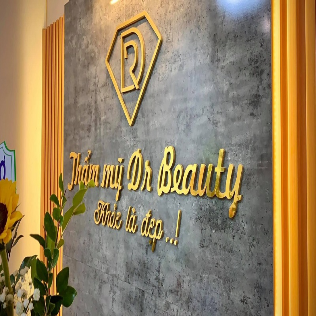 Chữ nổi mica dán tường