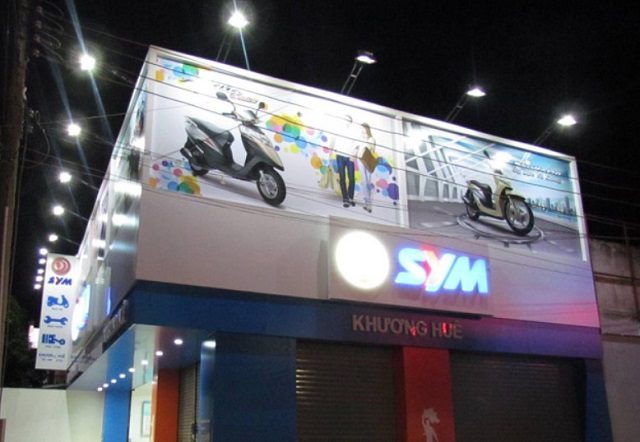 Đèn hắt sáng biển quảng cáo