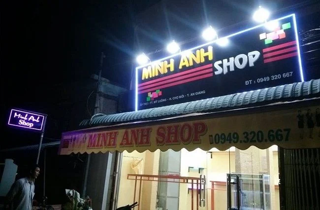 Đèn hắt sáng biển quảng cáo