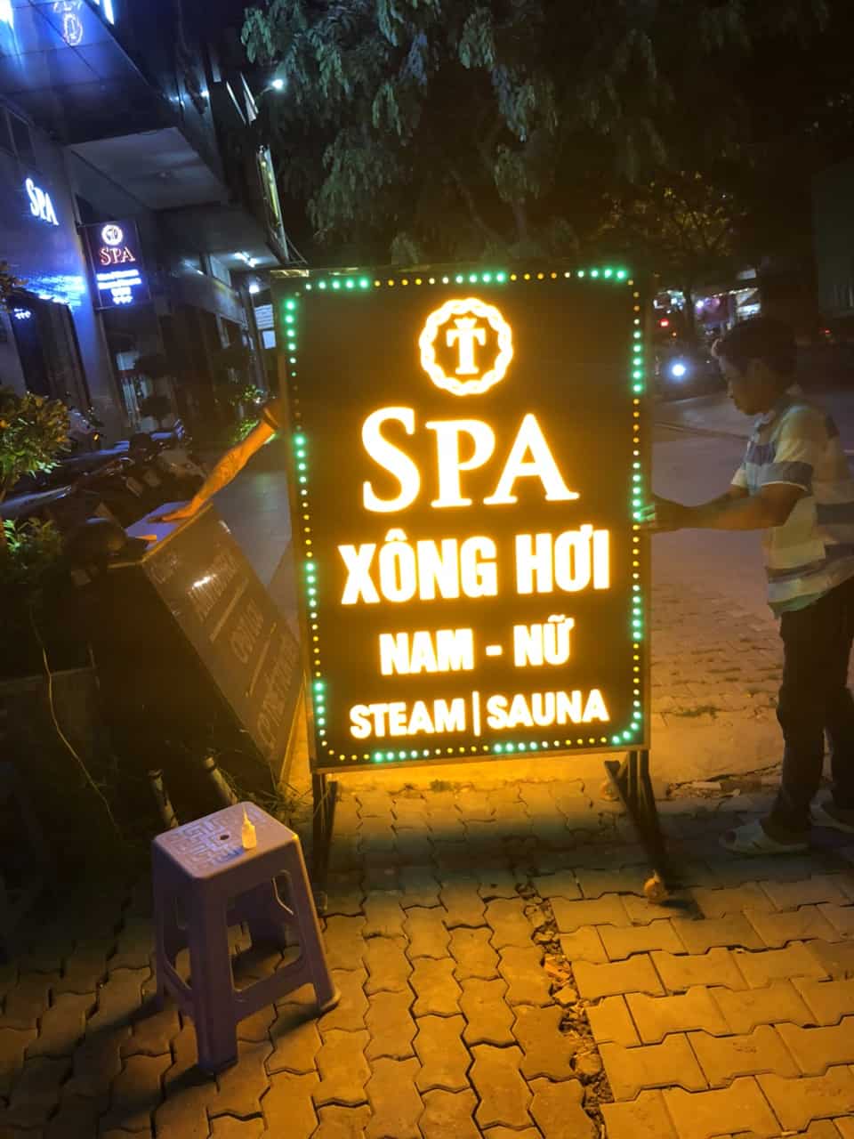 Bảng hiệu đèn LED spa