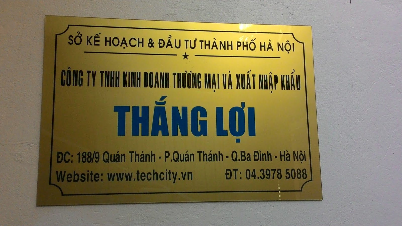 Làm biển mica công ty