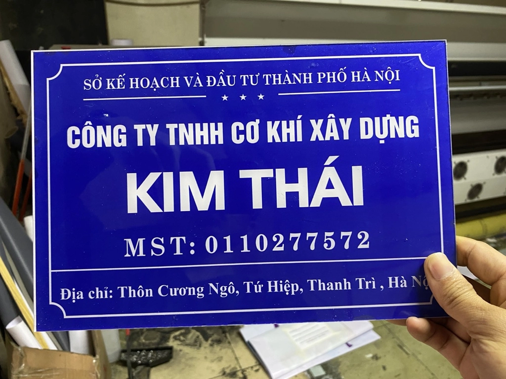 Làm biển mica công ty