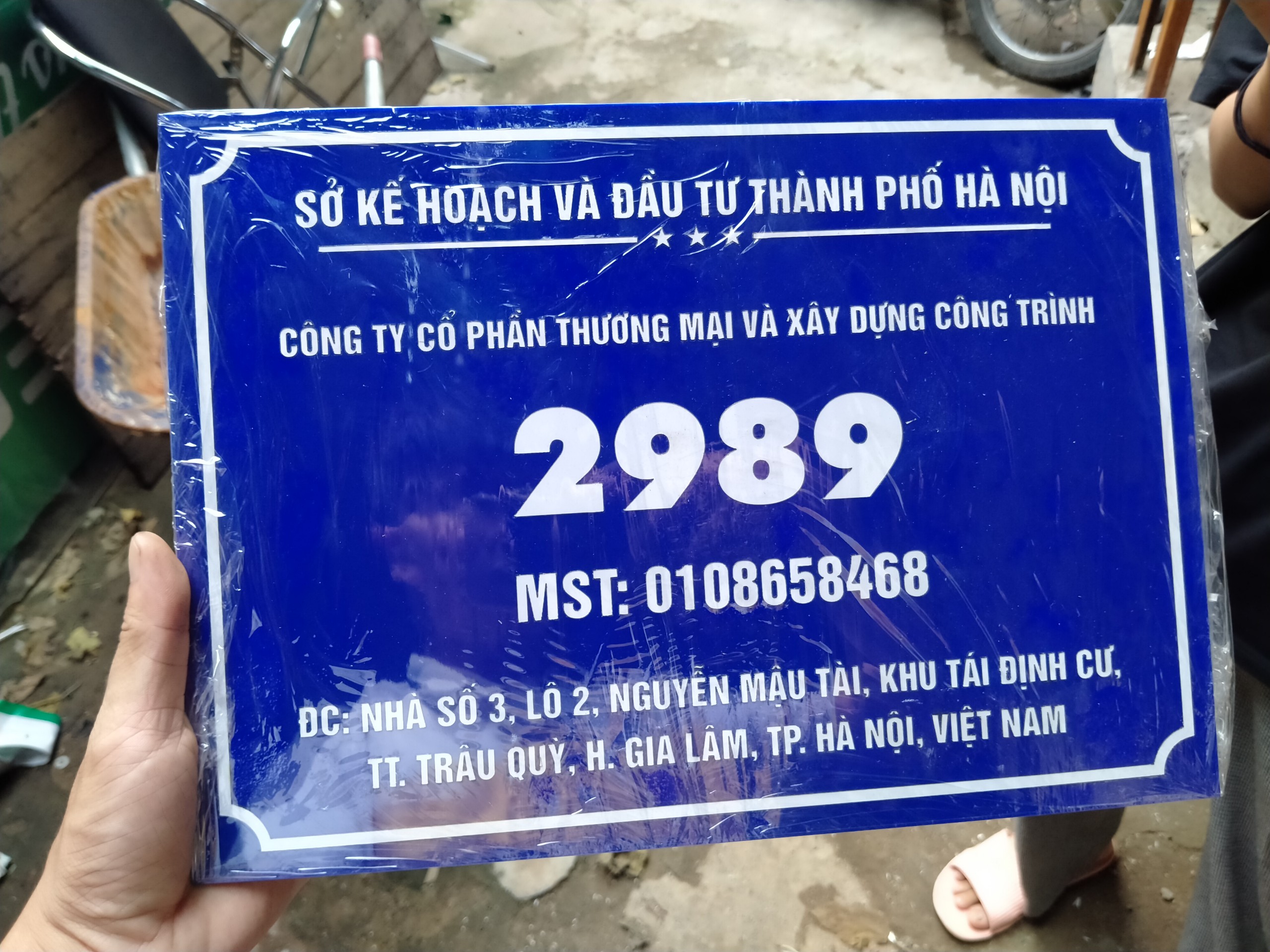 Làm biển mica công ty