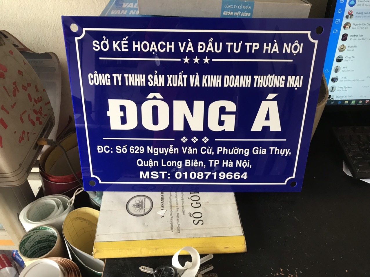 Làm biển mica công ty