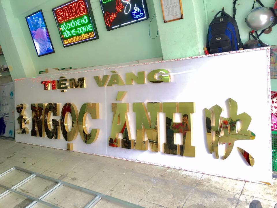 Làm bảng hiệu quảng cáo gần đây