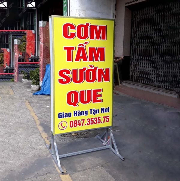 Thiết kế bảng hiệu đứng chuyên nghiệp cho mọi doanh nghiệp