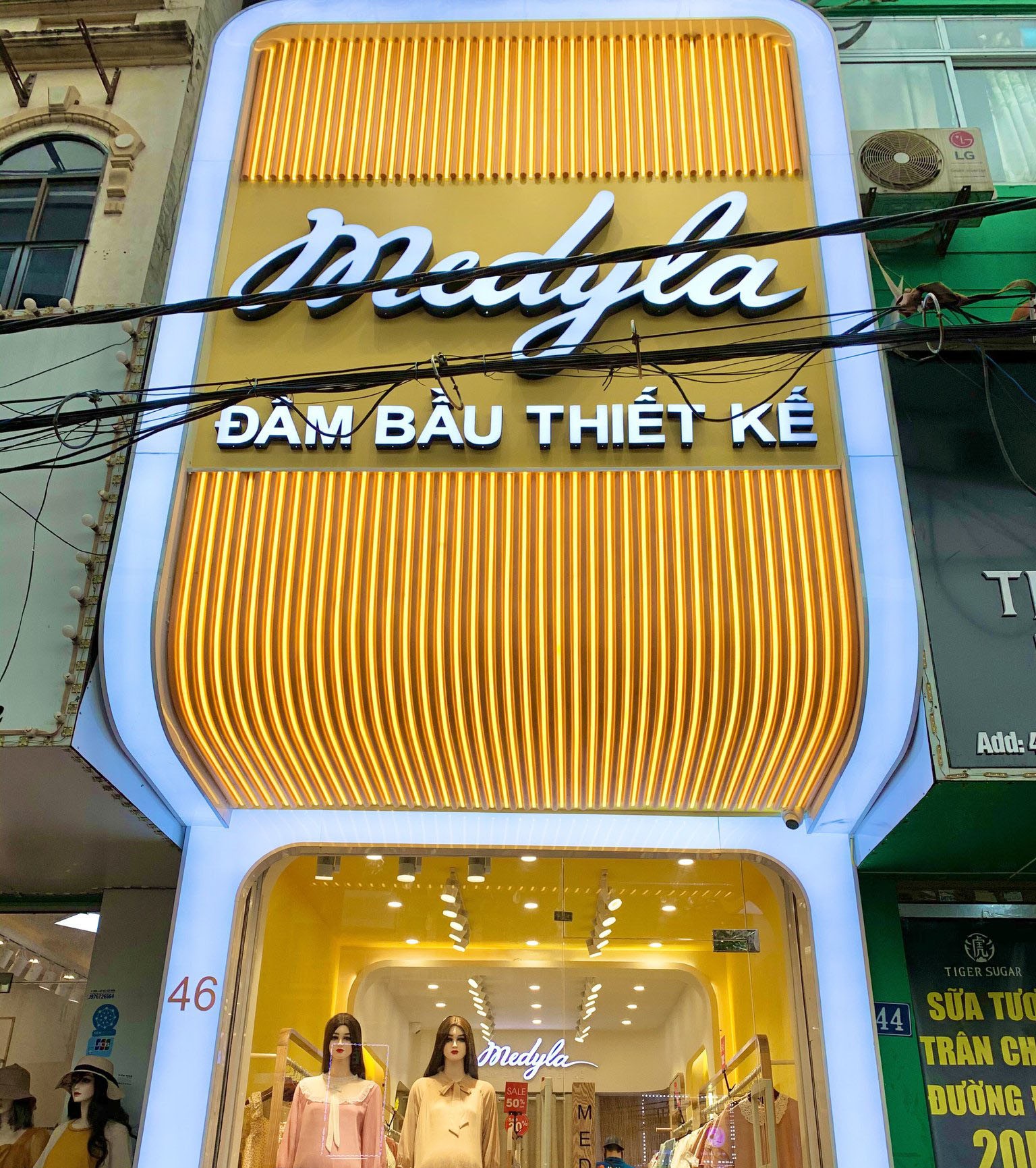 Bảng quảng cáo shop quần áo