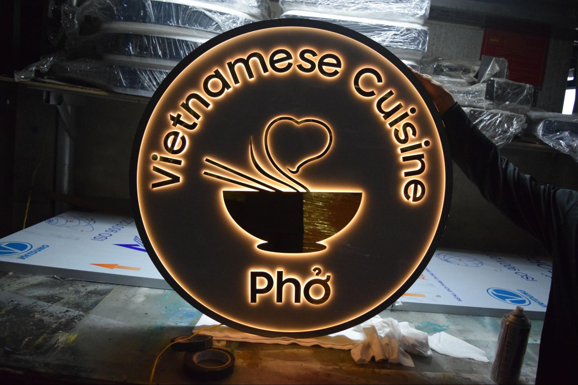 Mẫu biển quảng cáo treo đẹp