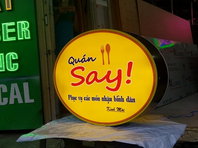 Mẫu biển quảng cáo treo đẹp