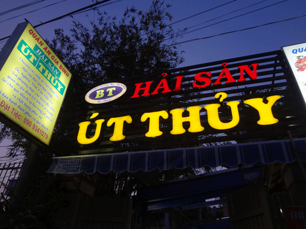 Bảng Hiệu Quán Ăn Gia Đình