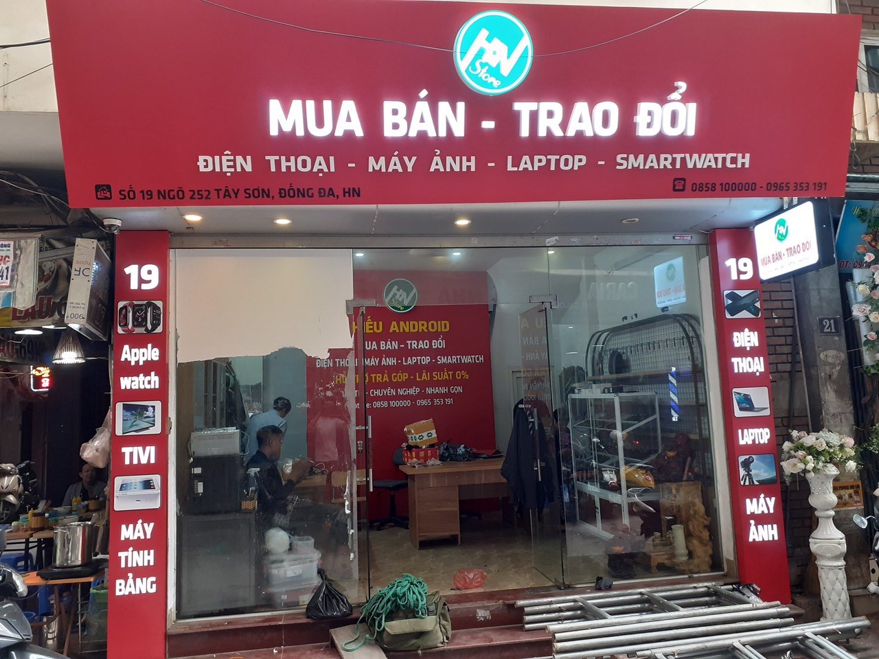 Bảng hiệu tiệm điện thoại