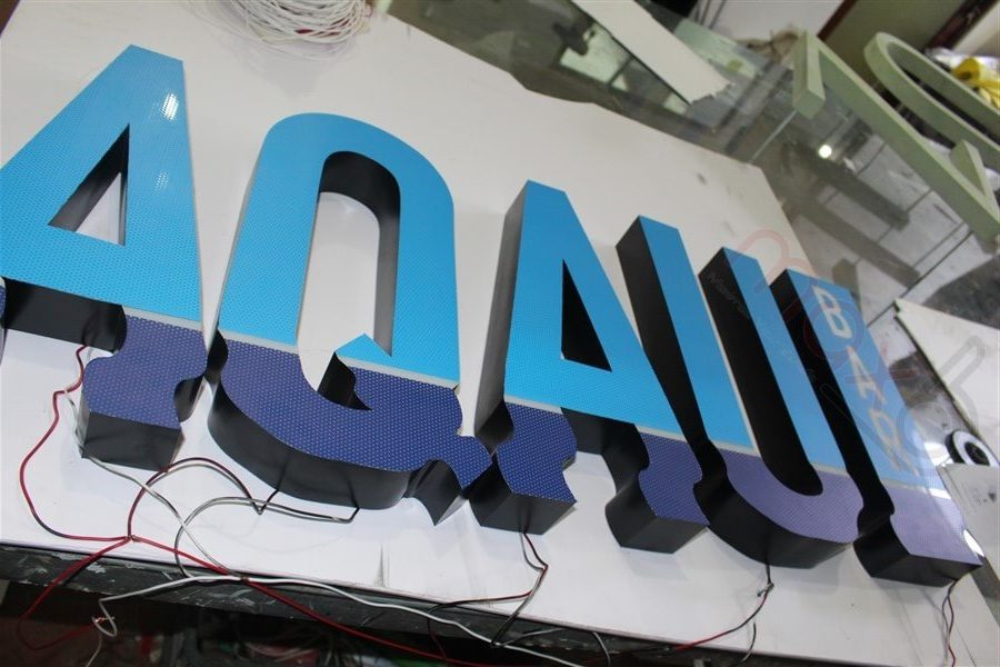 Làm biển quảng cáo mica dán decal