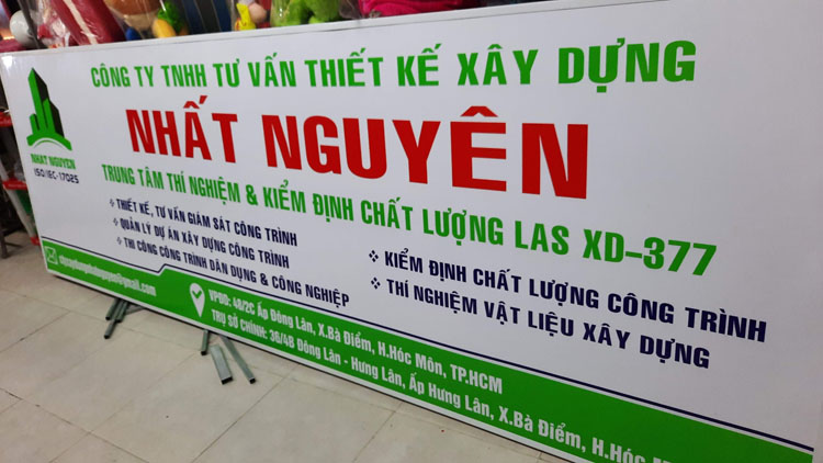 Làm biển quảng cáo mica dán decal