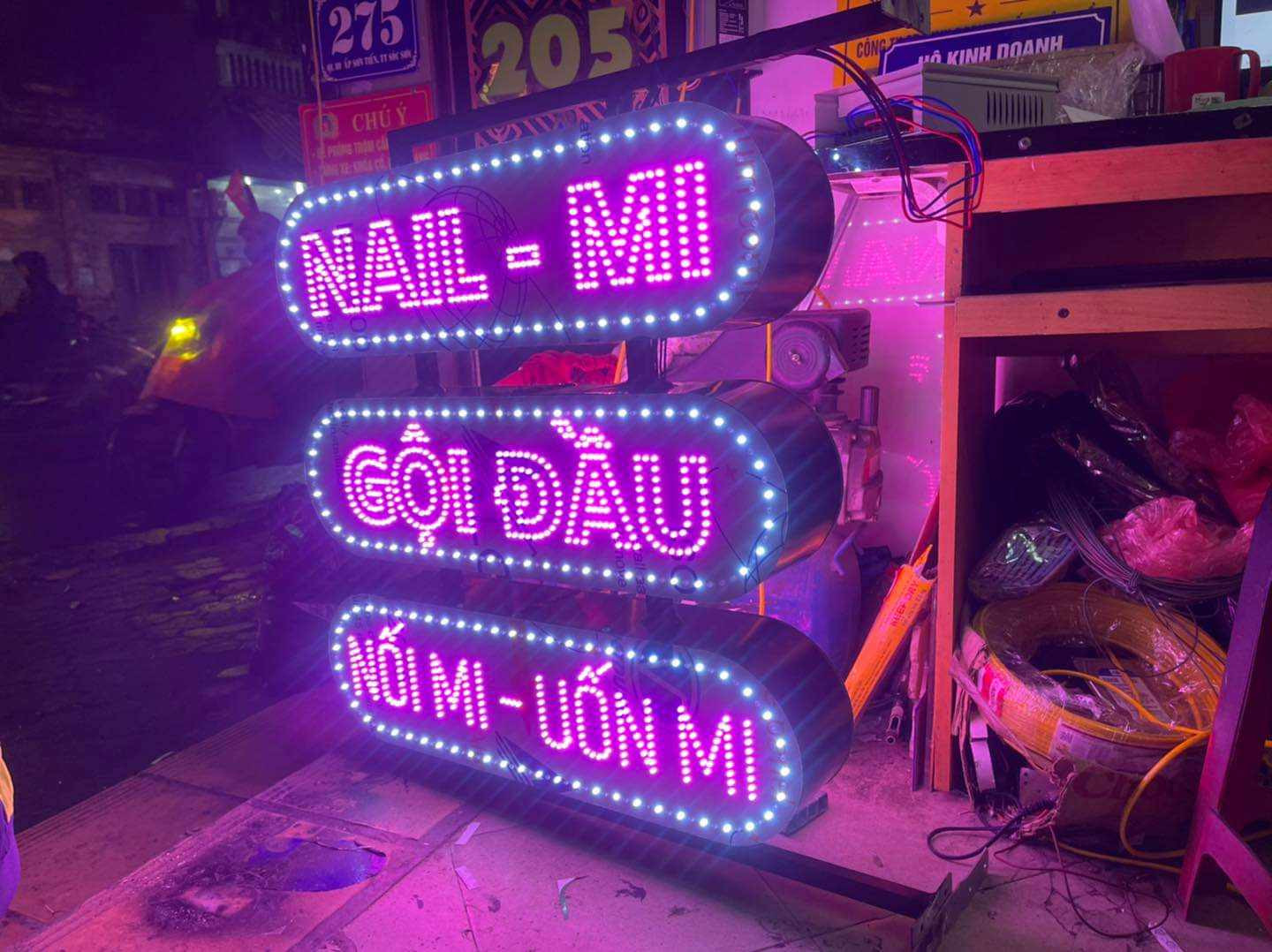 Bảng hiệu LED ruồi