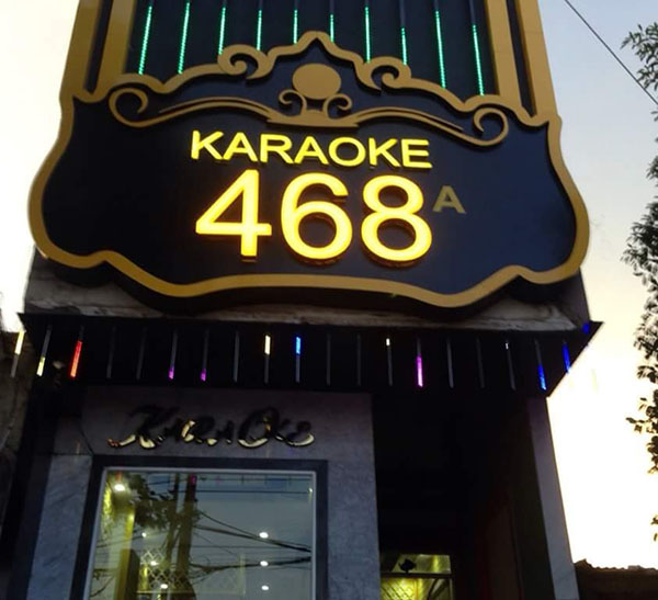 Biển quảng cáo karaoke