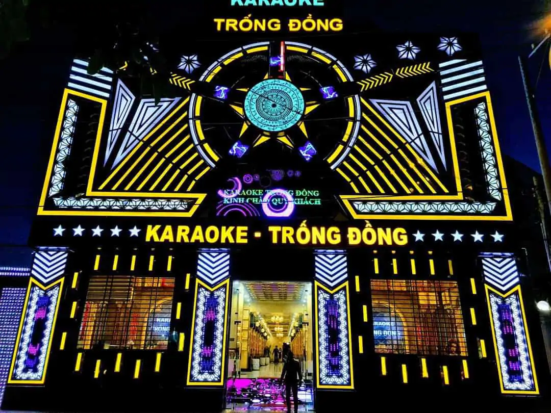 Biển quảng cáo karaoke