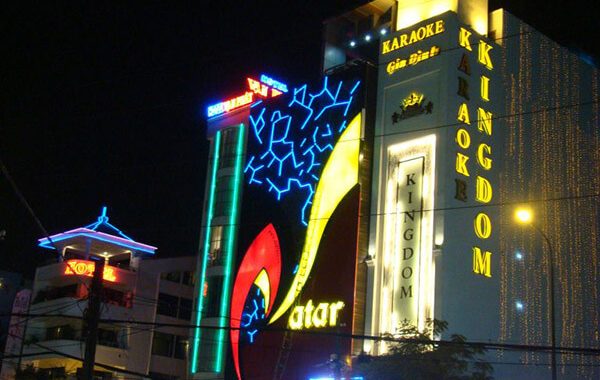 Biển quảng cáo karaoke