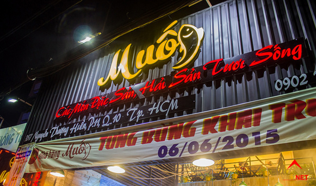 Bảng hiệu nhà hàng