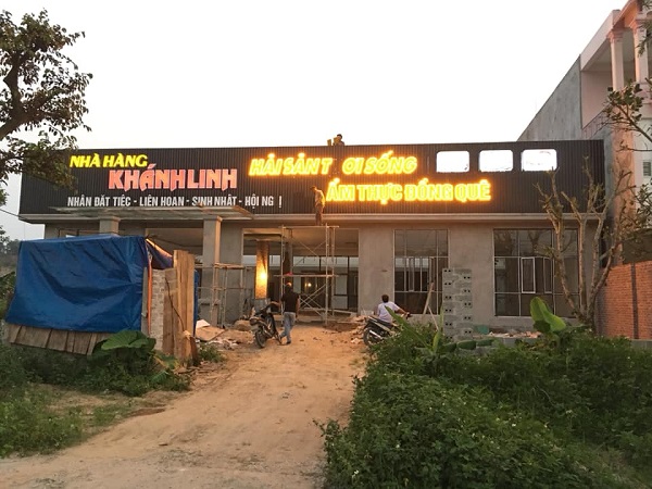 Bảng hiệu nhà hàng