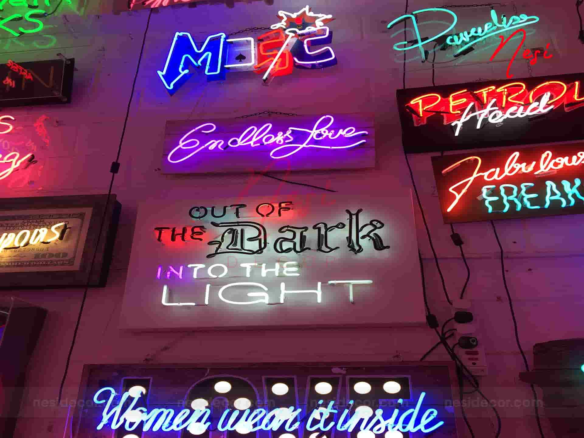 Làm bảng hiệu đèn neon