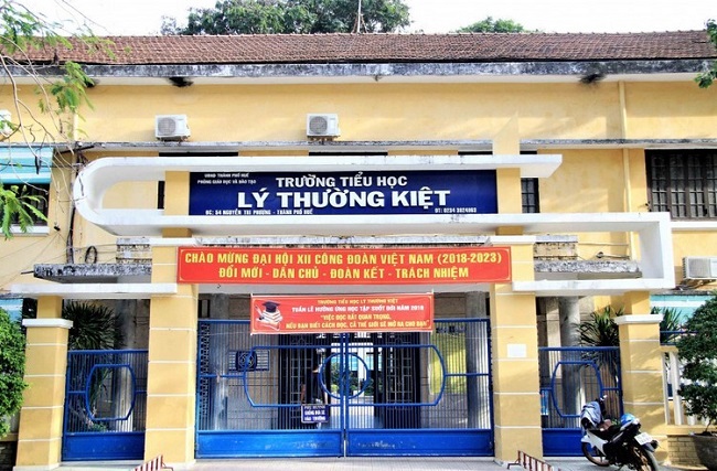 Bảng hiệu trường học