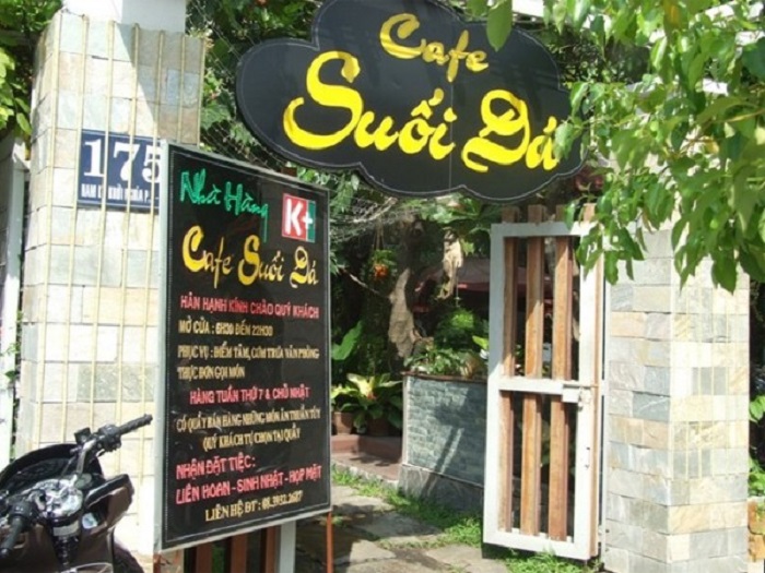 Bảng quảng cáo bằng gỗ