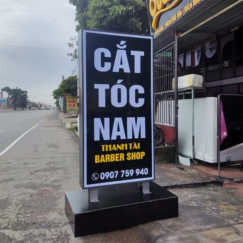 Biển quảng cáo để đường
