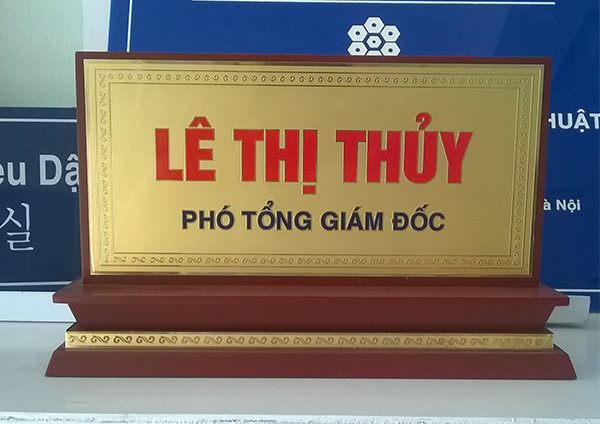 Mẫu biển chức danh để bàn