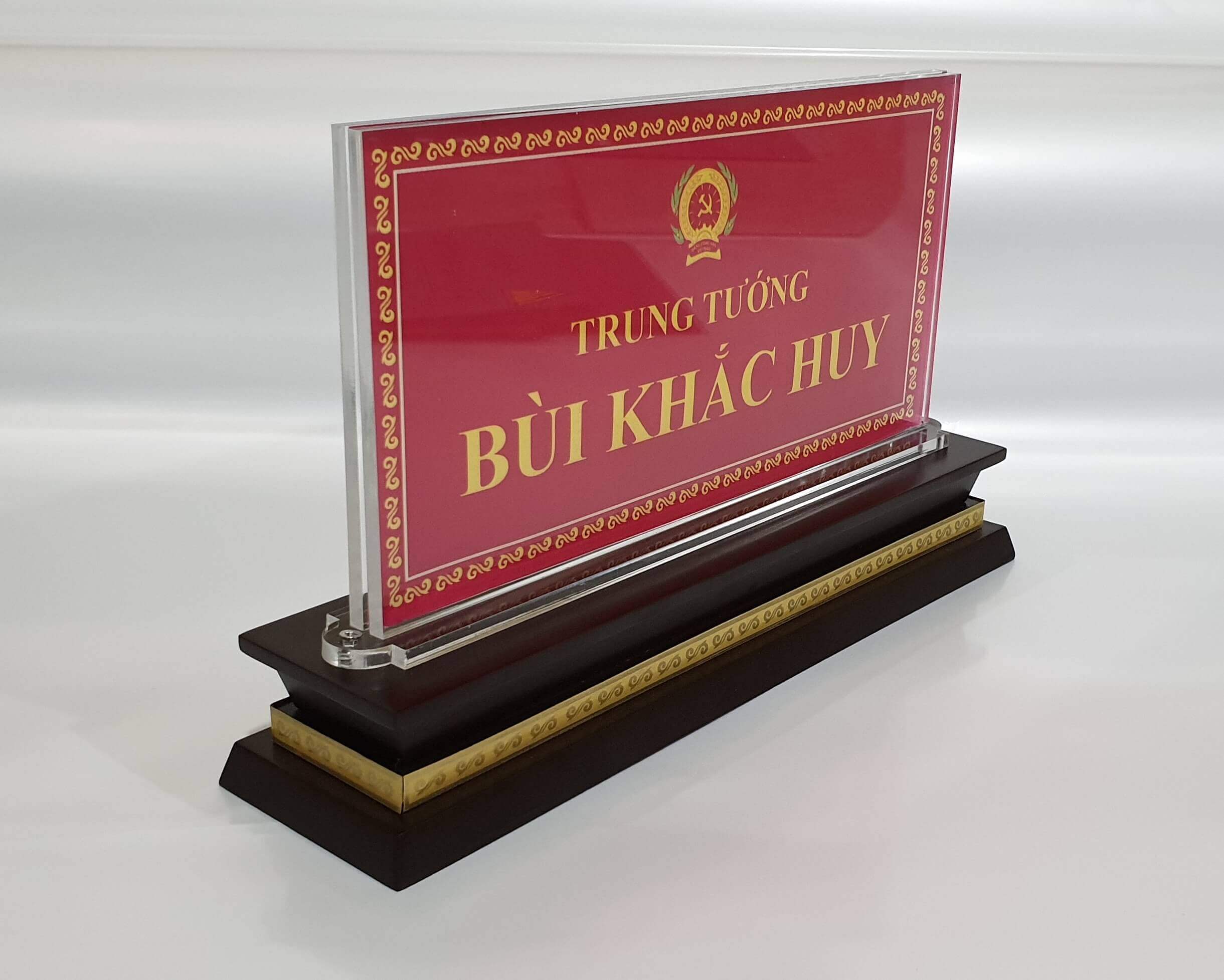 Mẫu biển chức danh để bàn