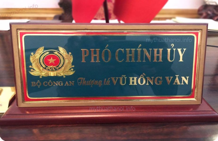 Mẫu biển chức danh để bàn