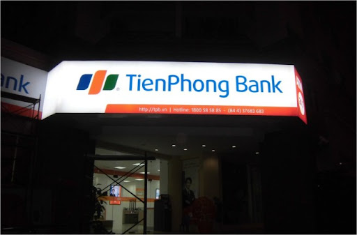 Hộp Đèn Bạt Không Gân Tại TP.HCM