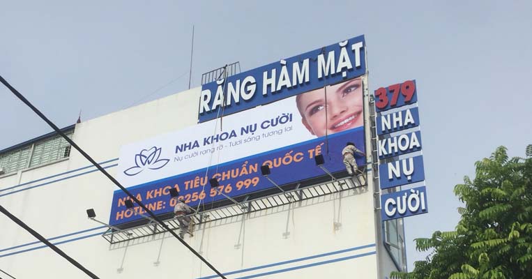 Biển quảng cáo tấm lớn