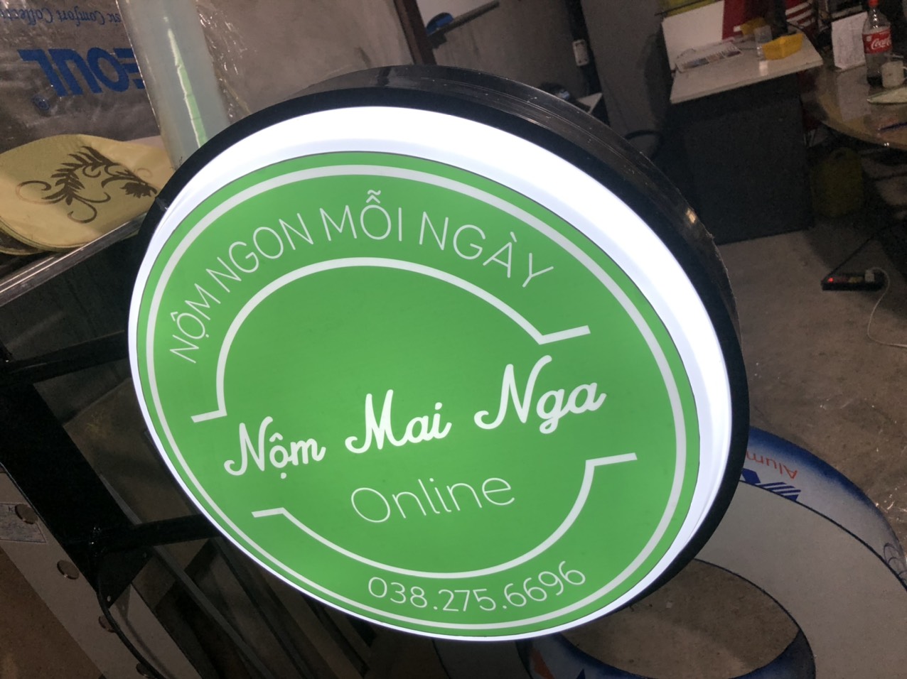 Biển quảng cáo vẫy